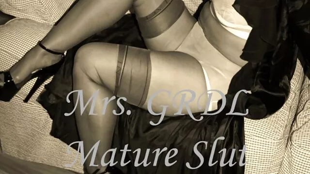 Fille fétichiste des pieds suce et pieds film porno des années 70 la bite du conducteur