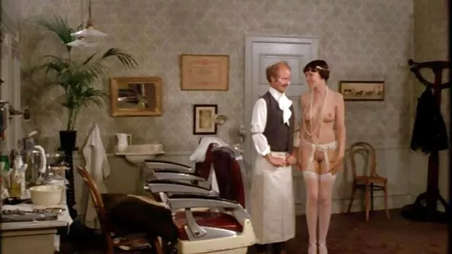 Sexe excitant film porno de brigitte lahaie d'un jeune couple sur un grand lit