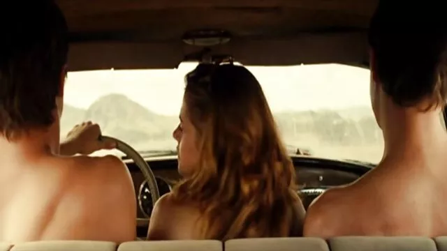 Mulatto aime Cooney et pisse dans la bouche de son porno x japonais amie