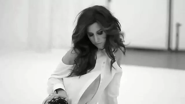 Des filles et des mecs ont organisé une film pornographique francais gratuit orgie sexuelle sur une plage nudiste