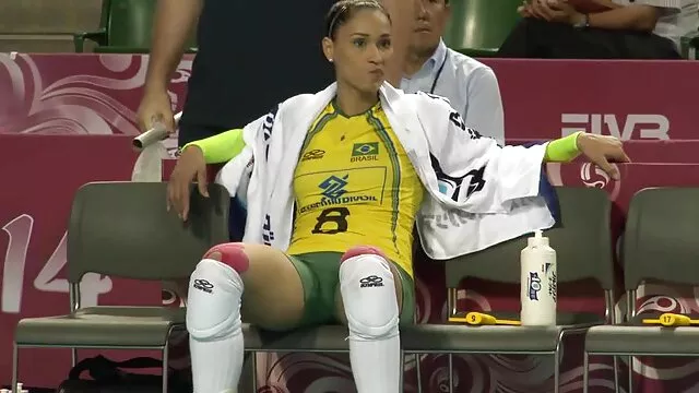 Un couple marié est venu à un rendez-vous avec un psychologue et son mari a baisé film français gratuit porno un médecin aux gros seins