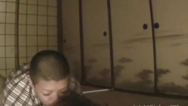 Le garçon a doucement baisé sa maîtresse dans les yeux xxx français gratuit