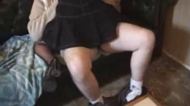 Une mature et une jeune salope suce film x vieilles une bite dans un trou