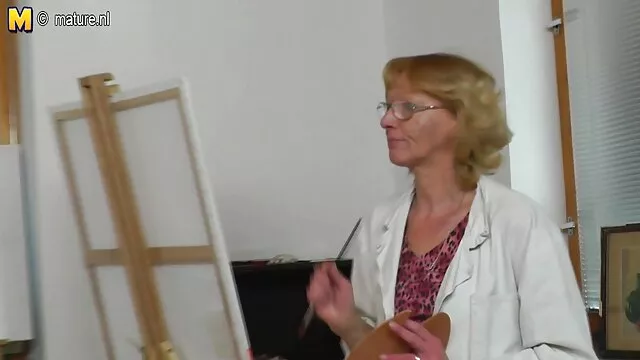 Un homme baise avec diligence une prostituée video x francais gratuit chère en bas