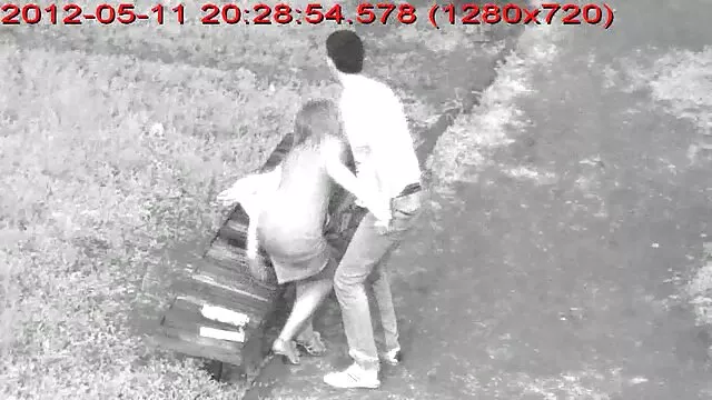 Une prof mature baise les films x gratuits deux étudiants