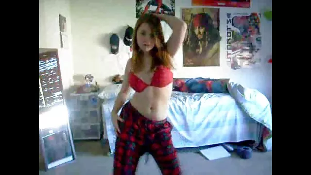 Le mec lèche la chatte de deux jeunes filles vidéos x film russes