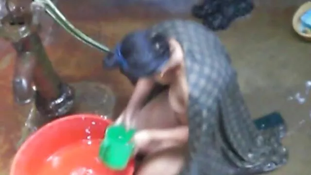 Une étoile élancée en latex s'est assise avec sa chatte sur le visage d'un homme et s'est branlée pour film porno complet tukif gicler