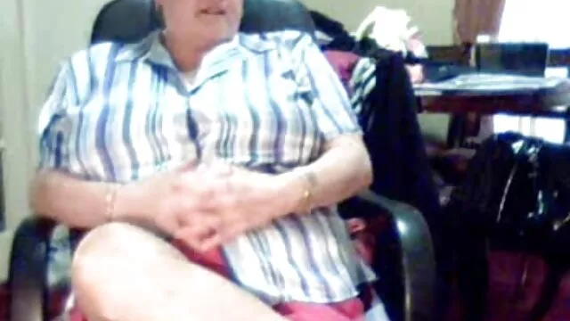 Alice, mannequin de Khokhlushka, est allée en cercle avec trois hommes film streaming francais porno