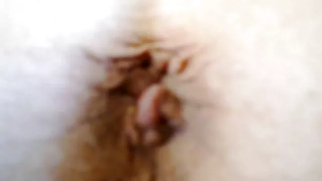 Le mari surprend sa femme en train vidéo film porno de baiser et se joint