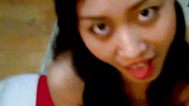 Excellent sexe à la maison d'un couple vidéo x lesbienne russe sur le lit