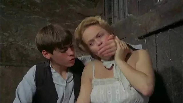 Baise passionnément claire castel film porno une belle brune