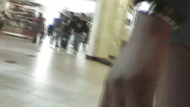 Sexe spectaculaire avec une pute de bureau sur la table site de film xxx