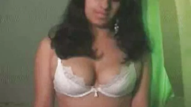 Baisée la video porno gratuit fr secrétaire à travers un trou dans des collants