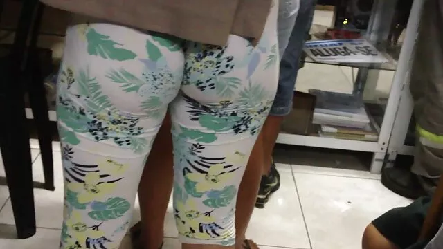 Le mec n'a pas pu résister site de films x à la beauté russe