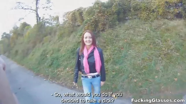 Le mec a réveillé la fille sur la films pornos complets liste avec une bite