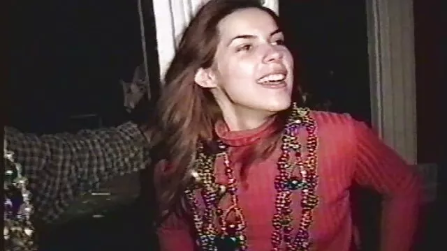 Une bite puissante a pris possession du cul fragile d'une jeune films x gays gratuit femme