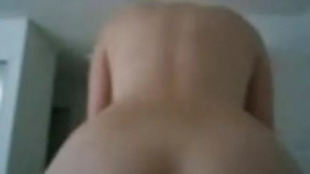 Un jeune mec, succombant à la persuasion, a baisé je veux un film porno français une mamie russe dans une chatte encore humide