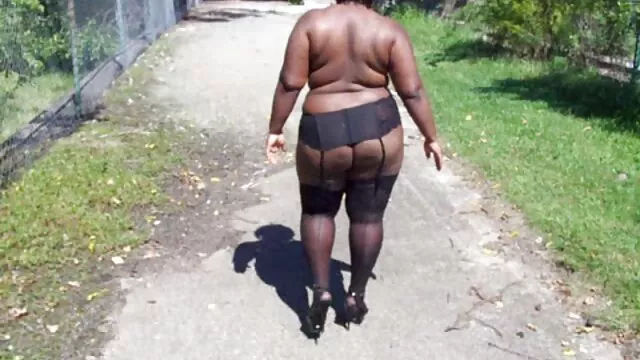 Fille modeste baise pour de l'argent dans la voiture streaming xxx gratuit