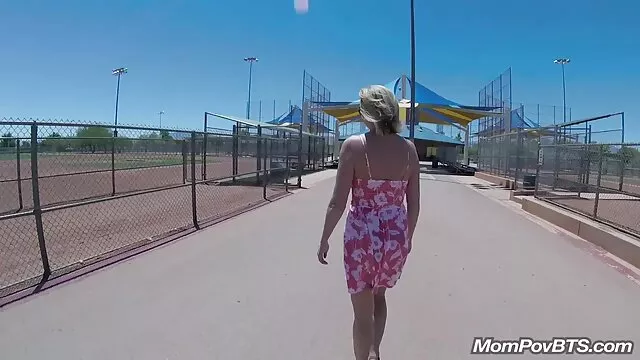 Une mère mature porno fr streaming russe a déchiré son fils des cours