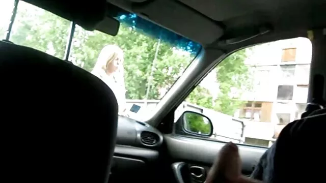 Plantureuse salope chevauche une bite film x hard